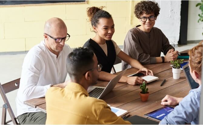 social media advertising team for brand awareness